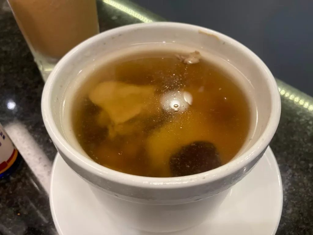 龍囍茶檔 燉雞湯